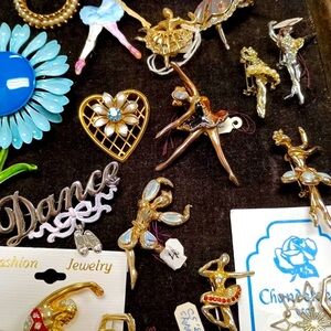 2 LB Gold & Silver Jewelry Collection~ Mostly Wearable necklace brooch earrings